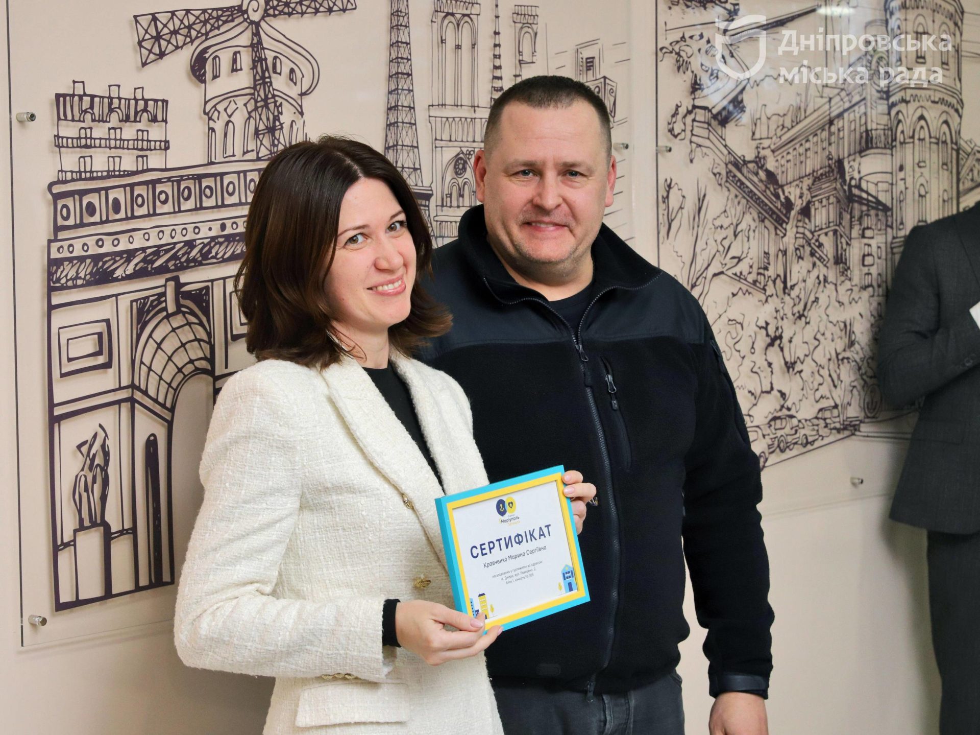 У Дніпрі ще 21 маріупольська родина отримала ключі від соціальних осель - 10.12.2025