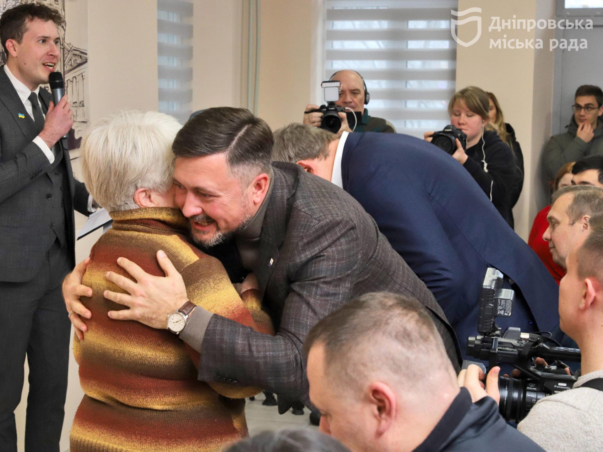 У Дніпрі ще 21 маріупольська родина отримала ключі від соціальних осель - 10.12.2025