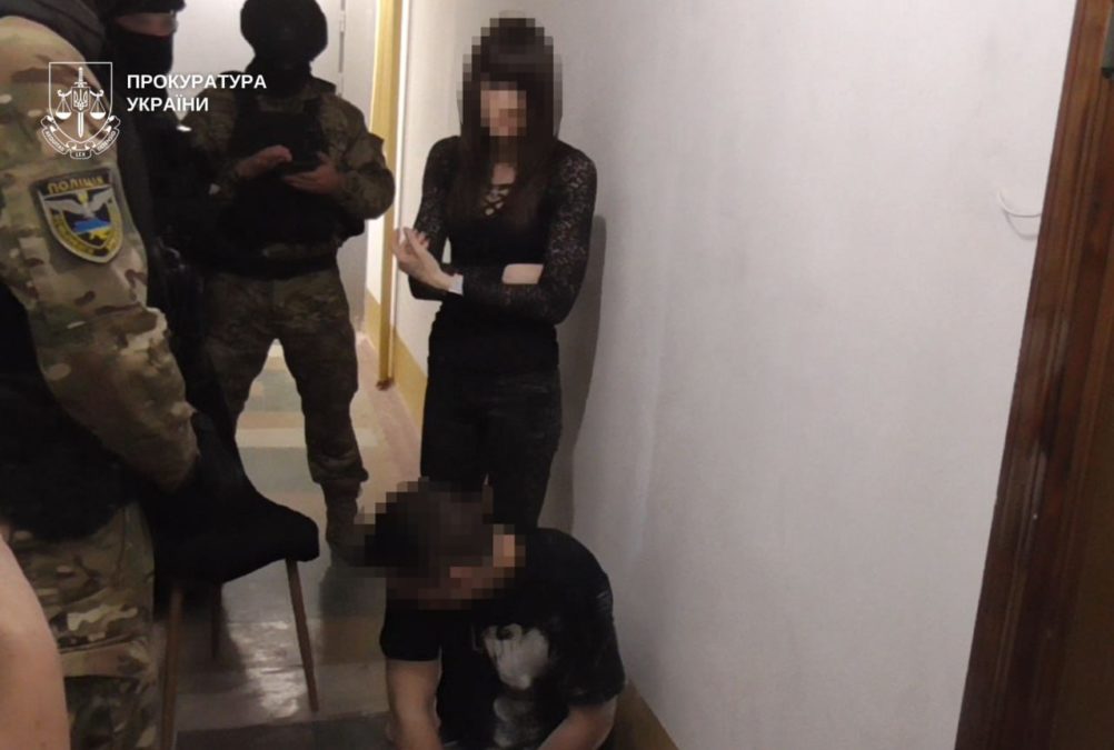 На Дніпропетровщині батьки 7 років вчиняли сексуальне насильство над донькою - 17.12.2025