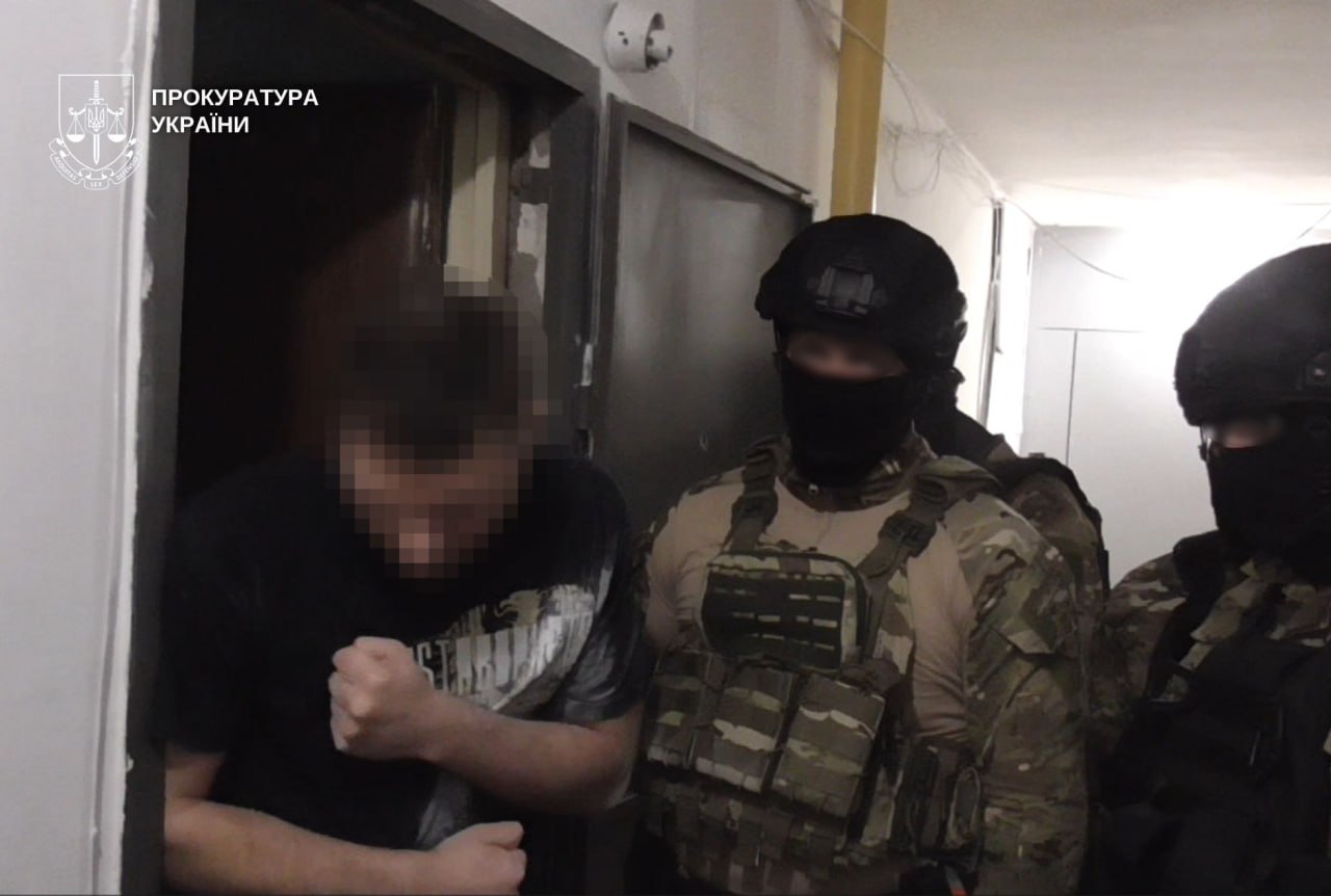 На Дніпропетровщині батьки 7 років вчиняли сексуальне насильство над донькою - 17.12.2025