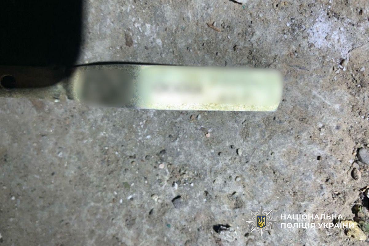 У Нікополі чоловік кинув вибуховий пристрій біля житлового будинку - 17.12.2025