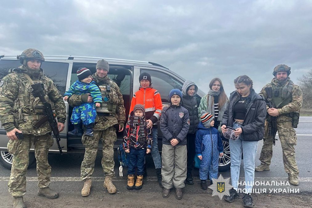 Евакуація в Нікополі: «Білі янголи» допомогли родині залишити місто - 24.12.2025