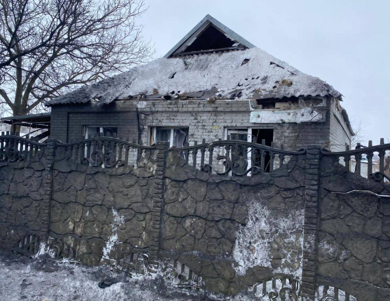 Ворог атакував Дніпропетровщину дронами та КАБами: є постраждалі - 29.12.2025