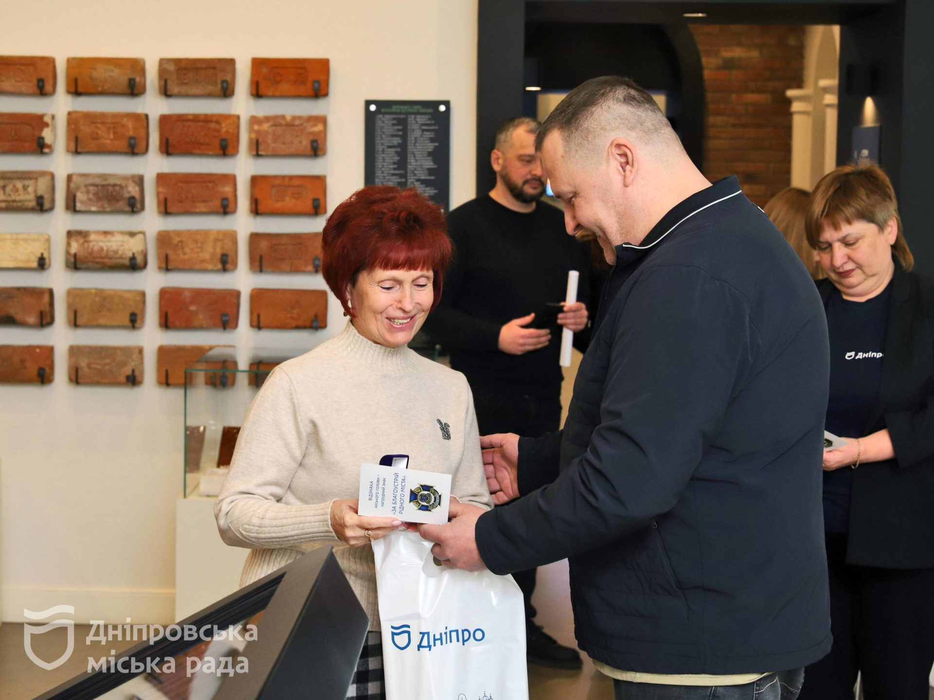 Філатов вручив героям-енергетикам медалі та відзнаки від міста - 12.12.2025