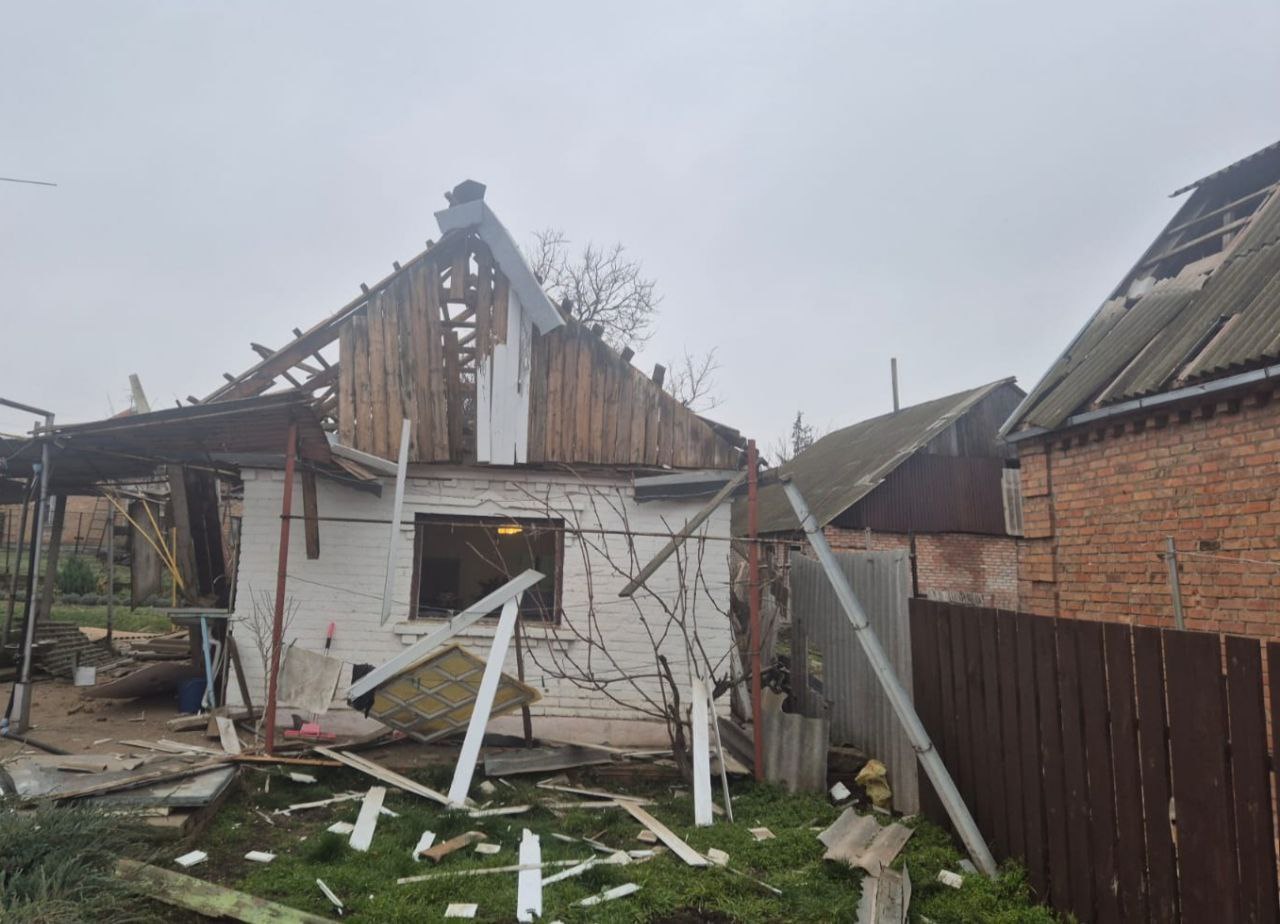 росіяни обстріляли Нікопольщину дронами та артилерією: постраждали 3 людини - 22.12.2025