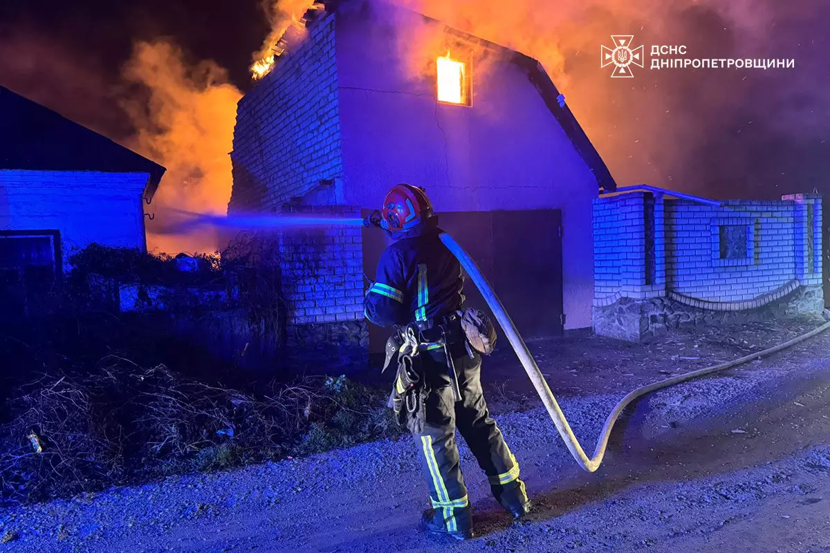 У Дніпрі спалахнула господарська будівля - 12.12.2025