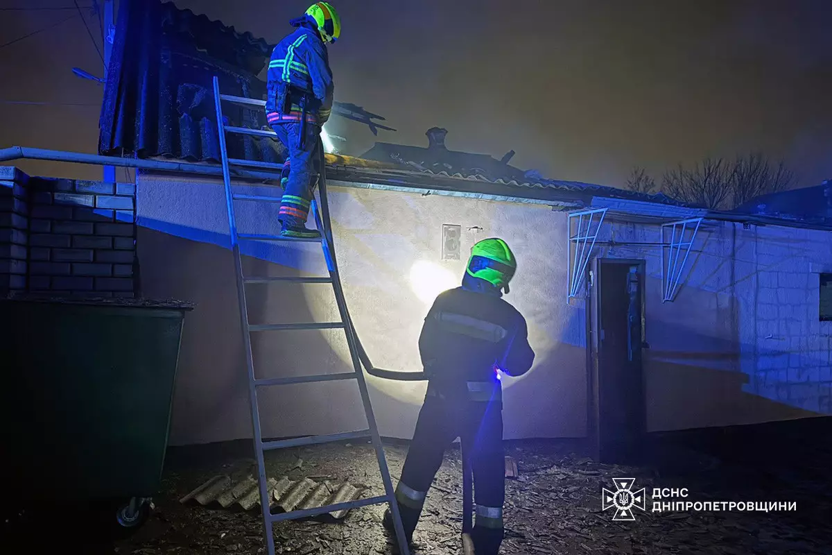 У Дніпрі спалахнула господарська будівля - 12.12.2025