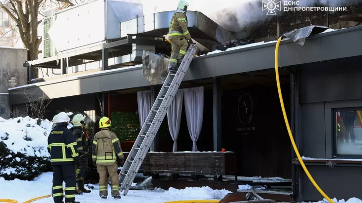 гасіння пожежі у приміщенні ресторану в Дніпрі