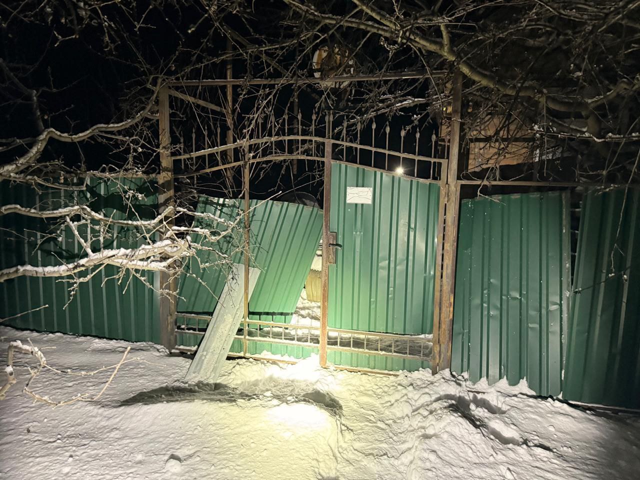 росіяни вночі атакували Нікопольщину артилерією та FPV-дронами: є постраждалий — 12.01.2026