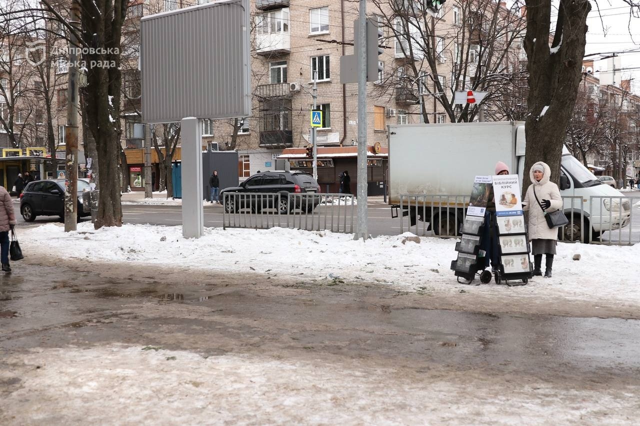 Ялинкові ринки Дніпра: перевірка та прибирання залишків дерев - 02.01.2026