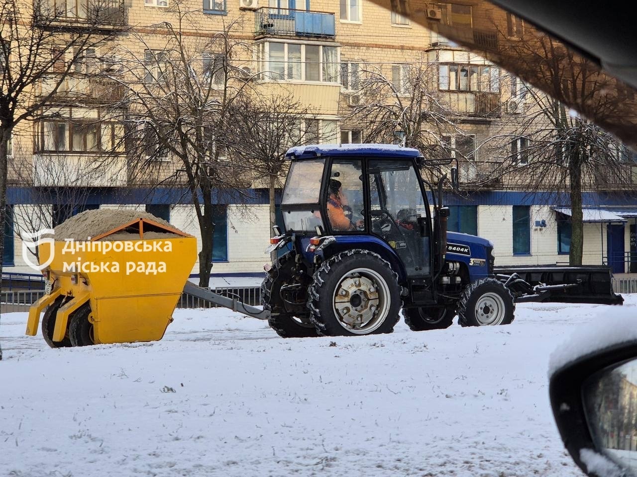 прибирання снігу на дорогах Дніпра