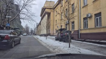 У Дніпрі розчищають та обробляють дороги та тротуари - 5.01.2026