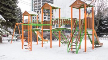 У Дніпрі оновили дитмайданчик на проспекті Науки, 108 - 5.01.2026