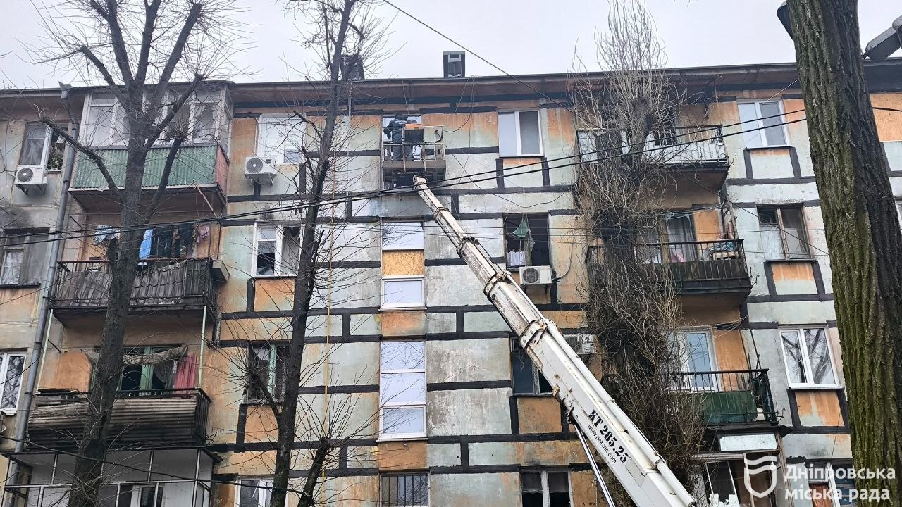 У Дніпрі ліквідовують наслідки ворожої атаки 6 січня: пошкоджено понад 2 тисячі вікон та тепломережу