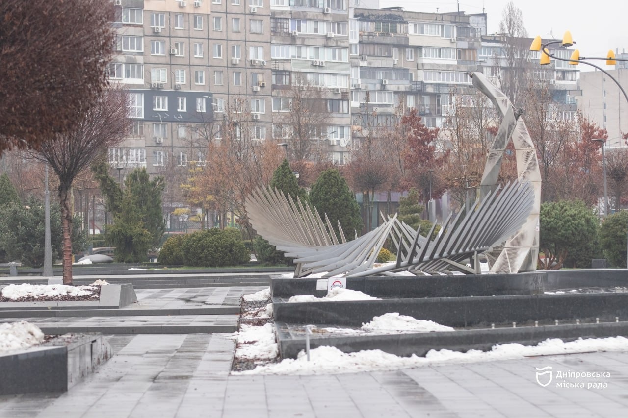 У Дніпрі рятувальники закликали утриматись від ловлі риби через надто тонкий лід - 7.01.2026