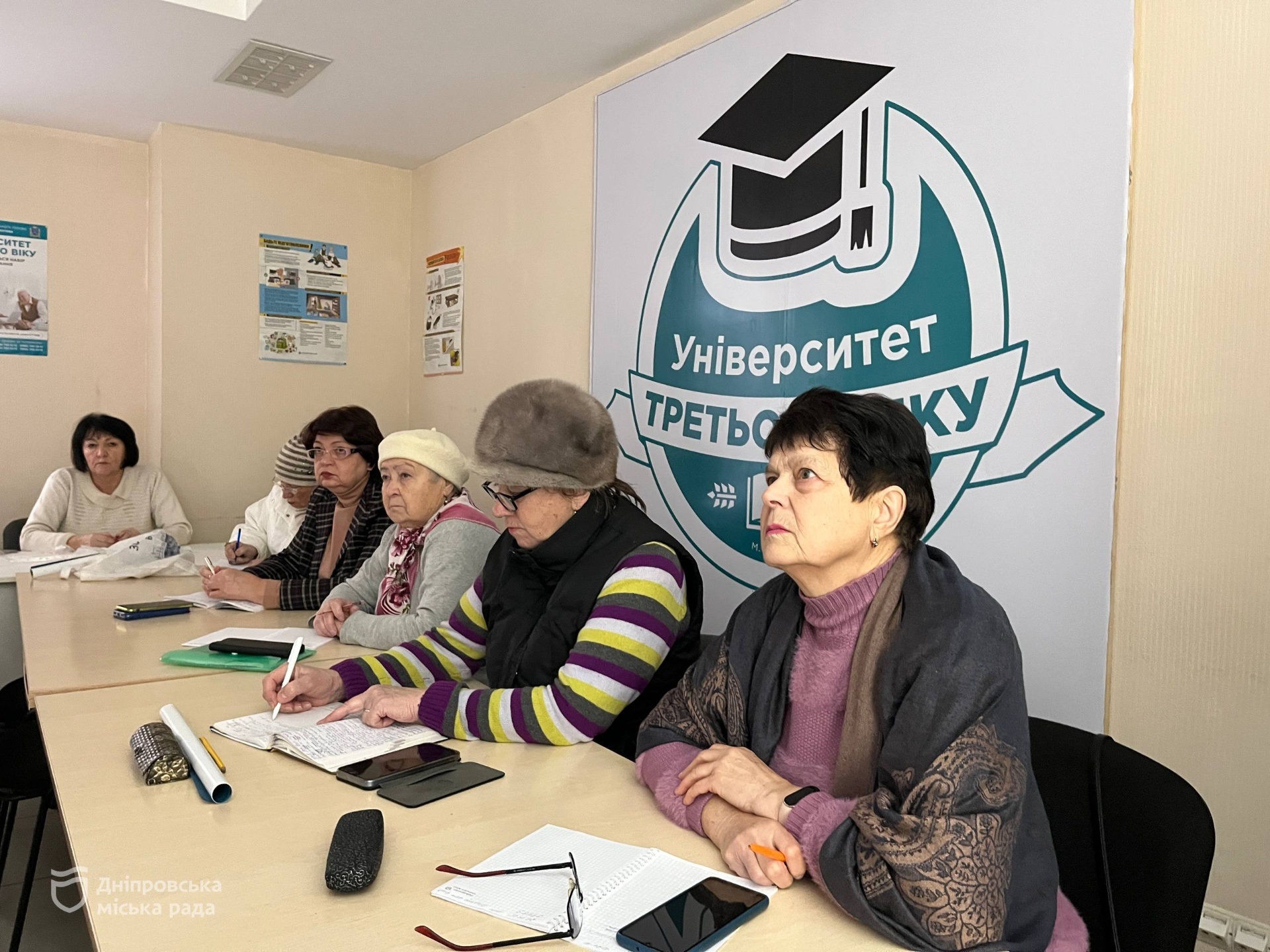 У Дніпрі слухачів Університету третього віку вчили безпечного користування інтернетом - 09.01.2026