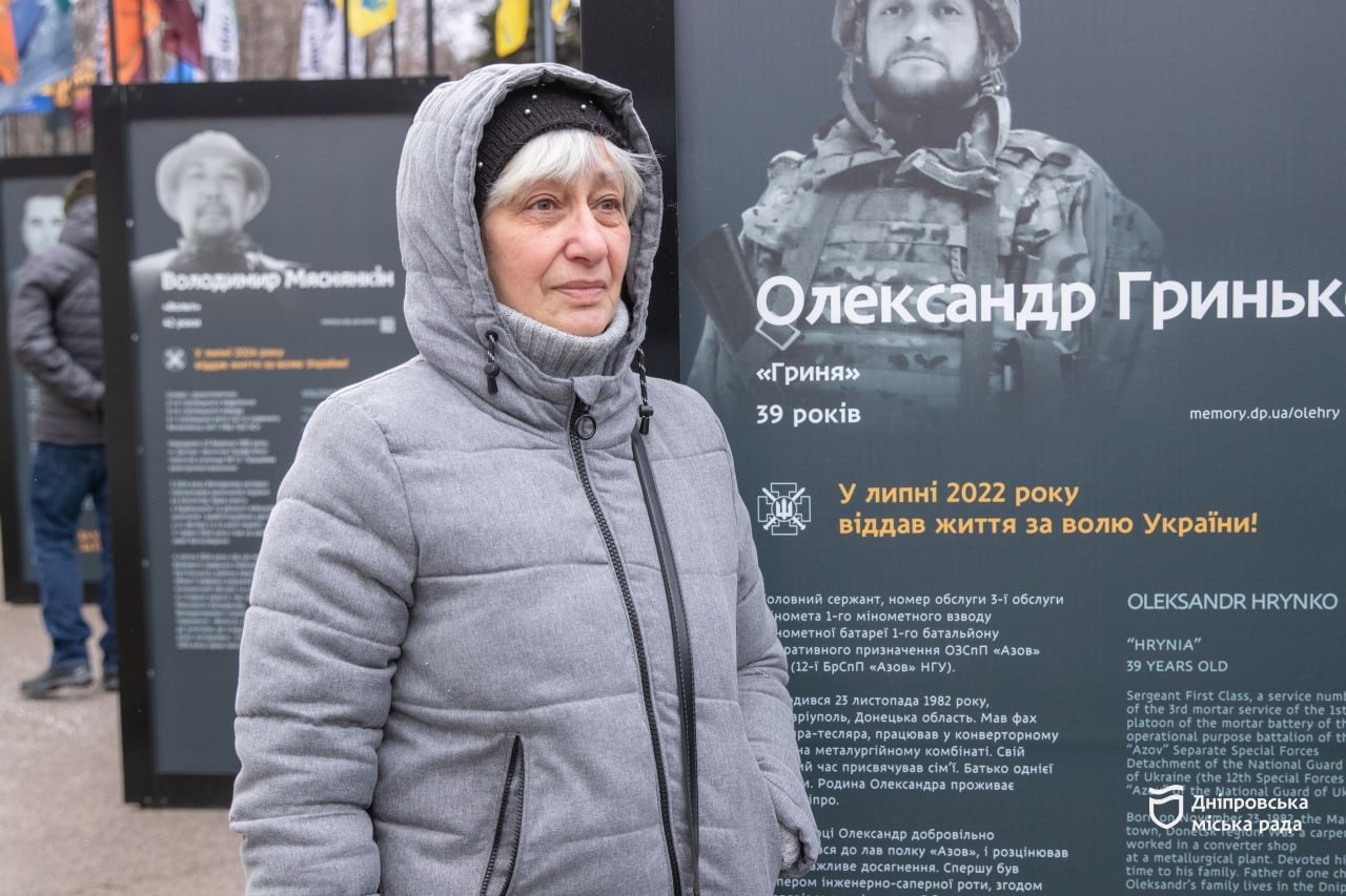 Імена, що стали історією: у Шевченківському районі Дніпра відкрили третю частину проєкту «Історії Героїв» - 09.01.2026