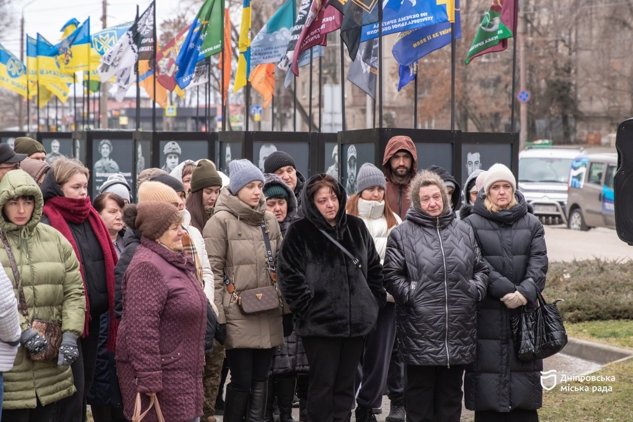 Імена, що стали історією: у Шевченківському районі Дніпра відкрили третю частину проєкту «Історії Героїв» - 09.01.2026