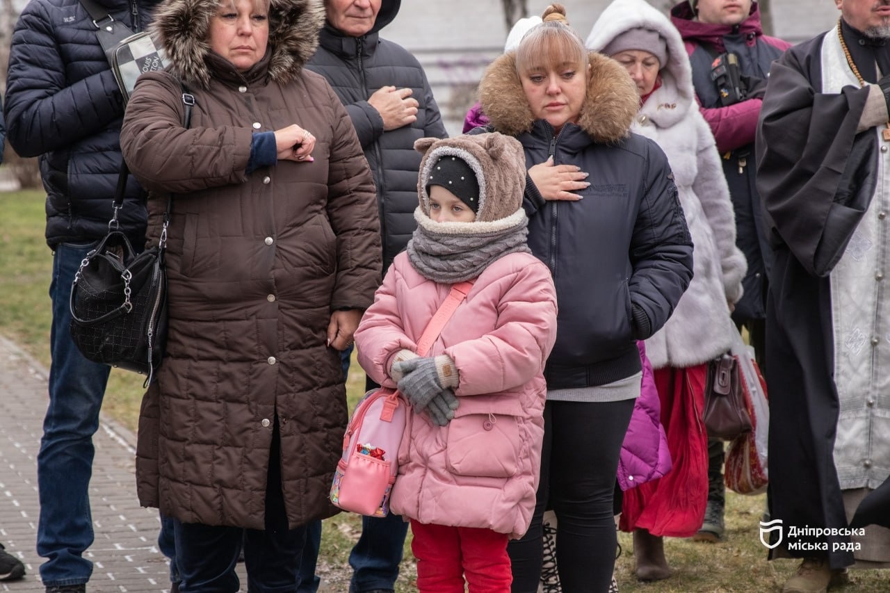 Імена, що стали історією: у Шевченківському районі Дніпра відкрили третю частину проєкту «Історії Героїв» - 09.01.2026
