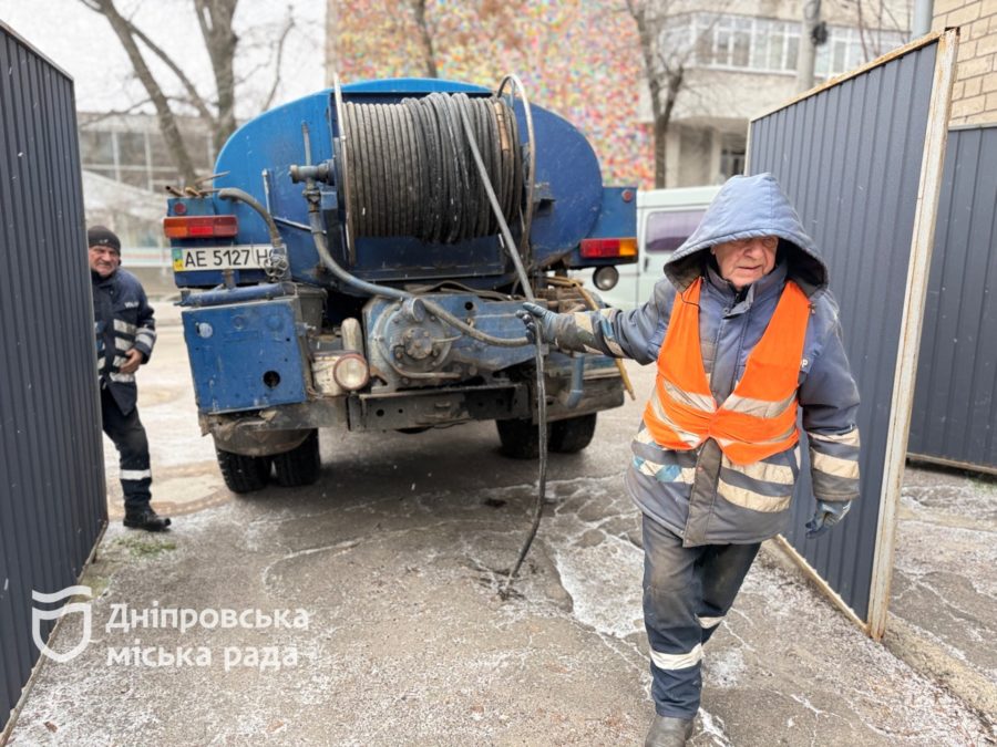 У Дніпрі комунальники стабілізували роботу систем водопостачання та водовідведення після аварій - 10.01.2026