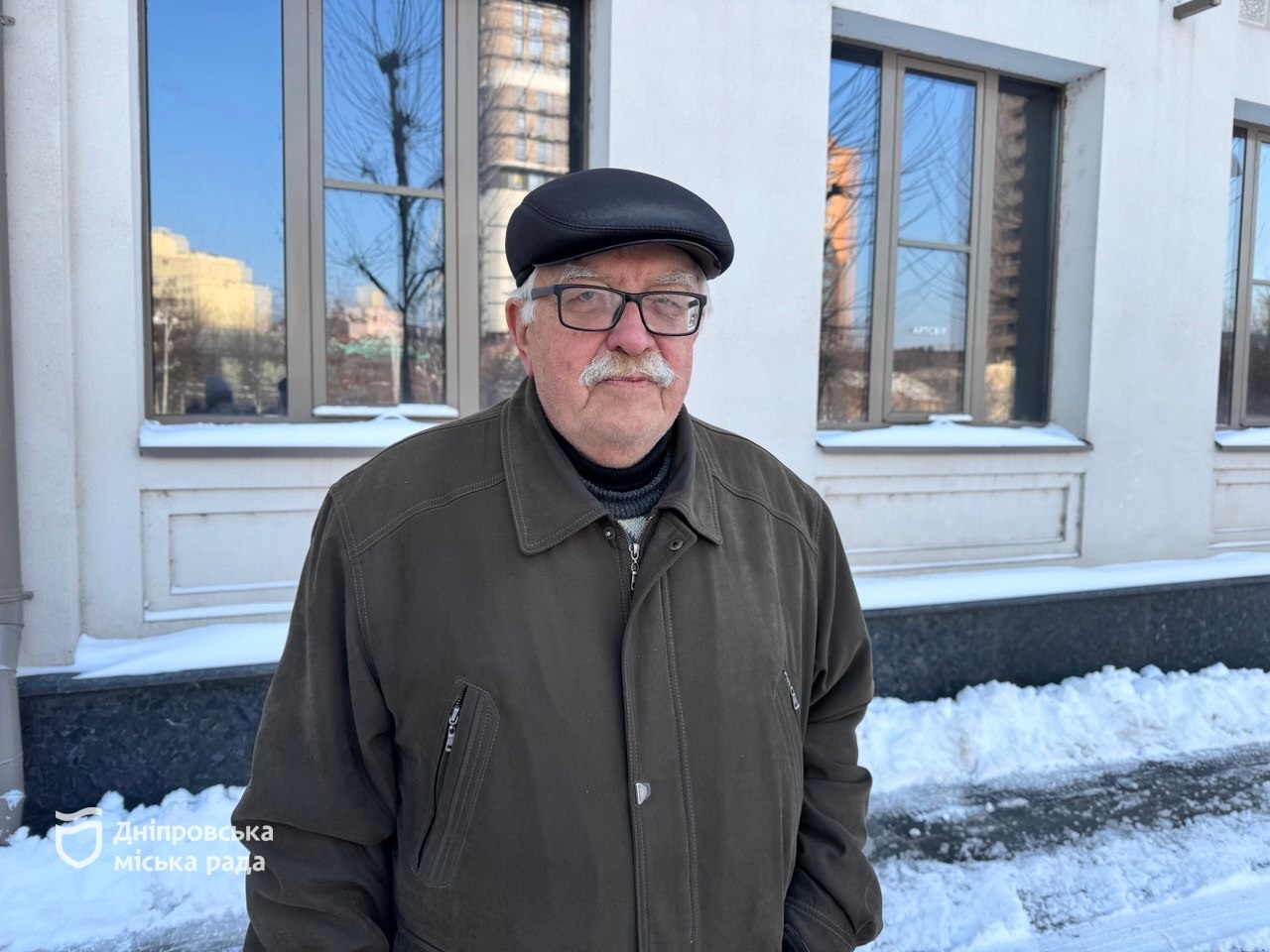 500 людей та спецтехніка прибрали сніг з ключових доріг Дніпра - 12.01.2026