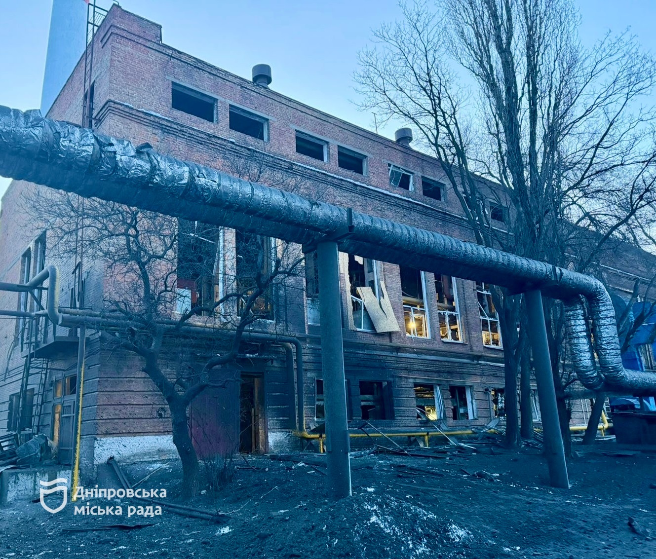 Через нічну атаку у Дніпрі пошкоджено об’єкт теплопостачання: без тепла понад сотня будівель - 20.01.2026