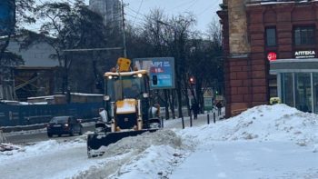 Комунальники Дніпра - в посиленому режимі, щоб дороги і тротуари були безпечними - 25.01.2026