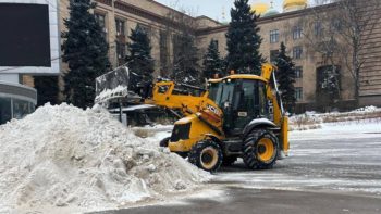 Комунальники Дніпра - в посиленому режимі, щоб дороги і тротуари були безпечними - 25.01.2026