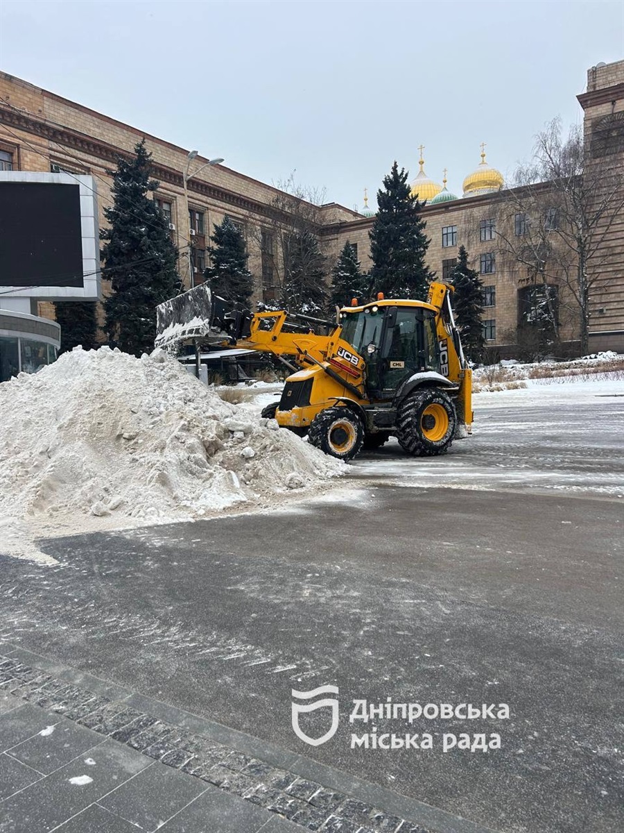Комунальні служби Дніпра працюють у посиленому режимі через нічні опади