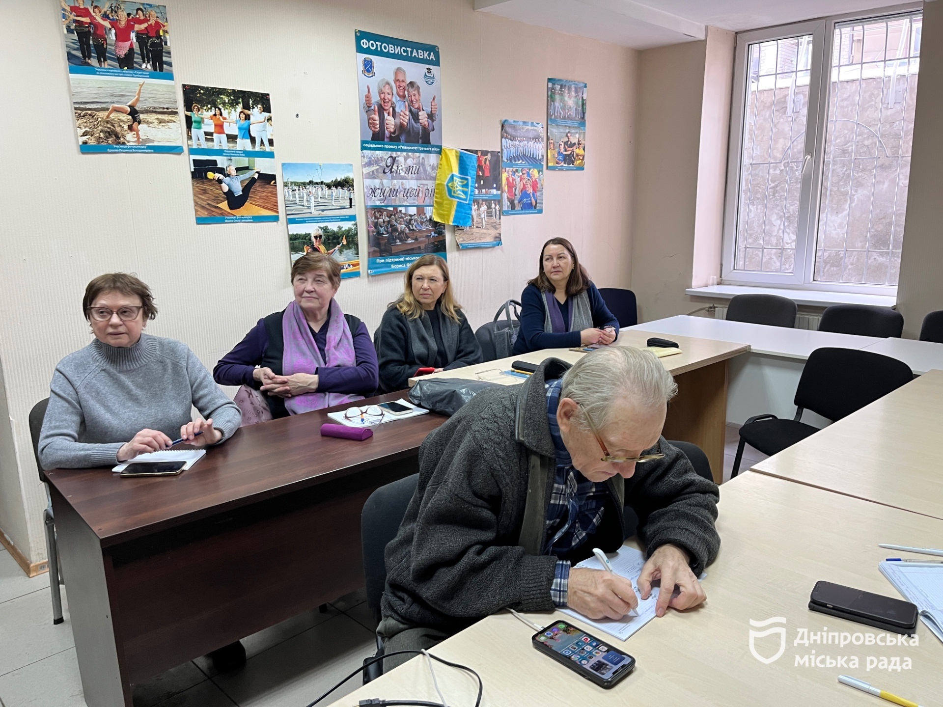 Літні дніпряни вчаться користись гаджетами на безкоштовних курсах - 26.01.2026