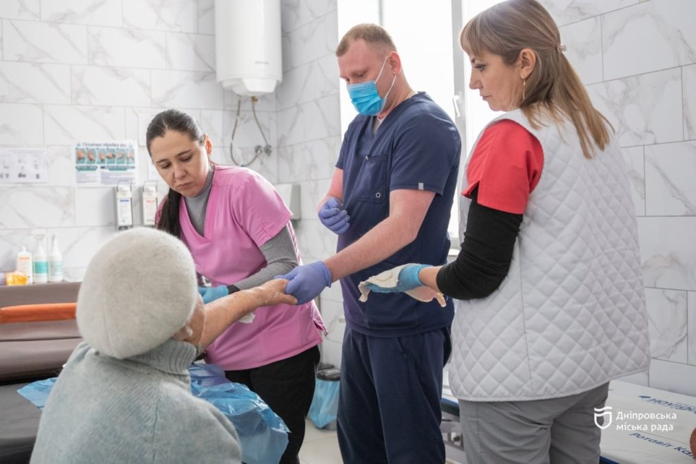 Дніпровські лікарі допомагають уникати травм на ожеледиці - 27.01.2026