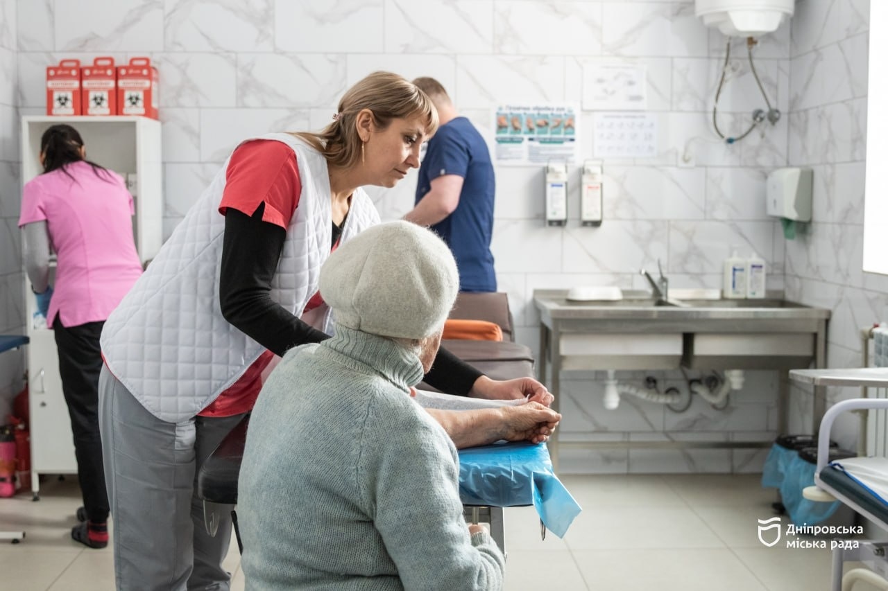 Дніпровські лікарі допомагають уникати травм на ожеледиці - 27.01.2026