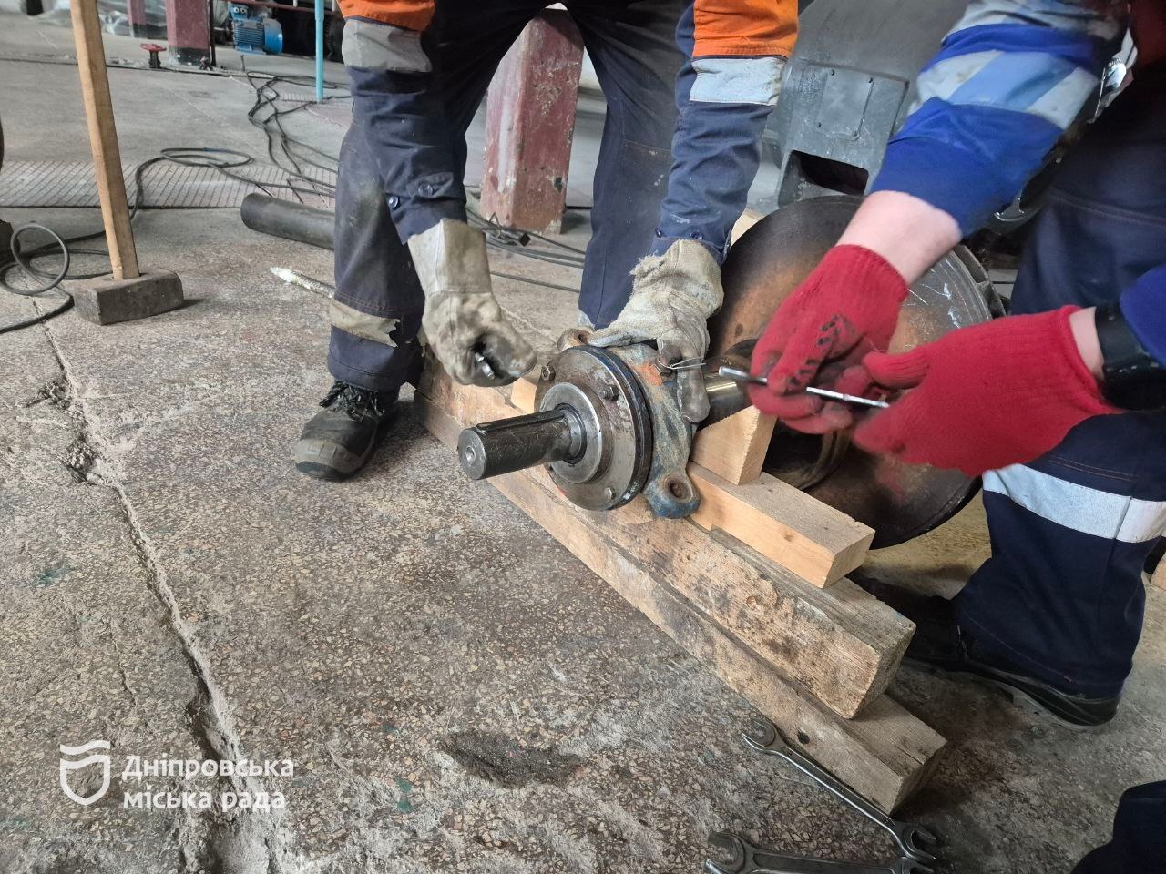 У Дніпрі ремонтують насоси та підключають генератори для стабільного опалення - 28.01.2026