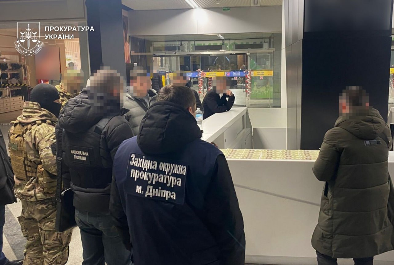 10 тисяч доларів за незаконний виїзд: у Дніпрі викрили організатора схеми переправлення через кордон - 23.01.2026