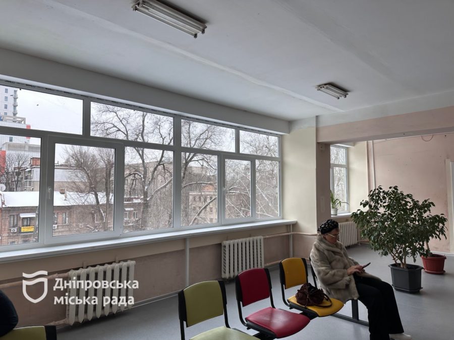 Медична допомога – без перерв: Дніпро відновив амбулаторію, пошкоджену ворожим обстрілом