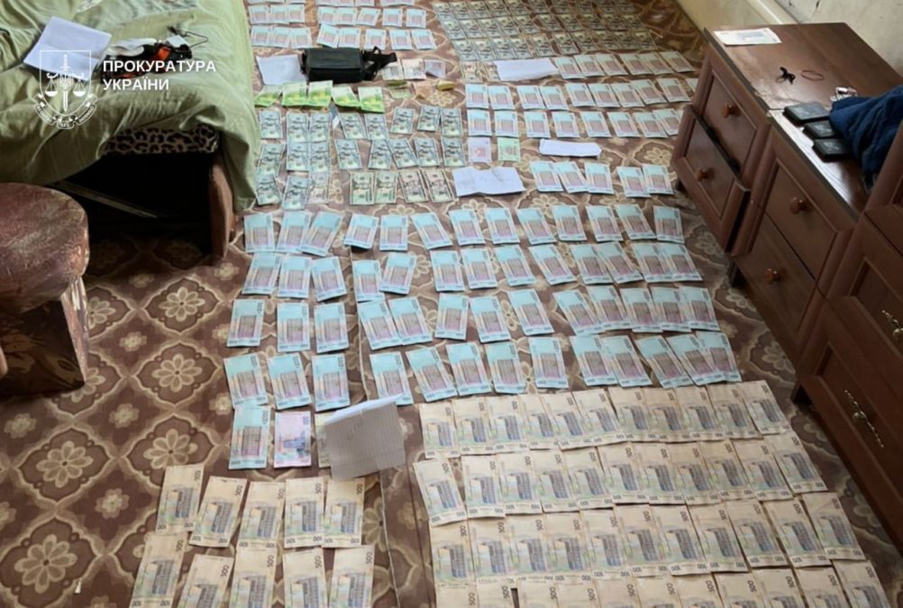 Наживалися на продажах гуманітарних автомобілів, ввезених для потреб ЗСУ: у Кривому Розі затримали двох мешканців - 26.01.2026