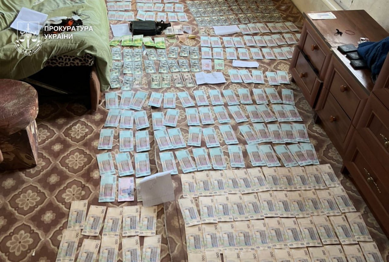 Наживалися на продажах гуманітарних автомобілів, ввезених для потреб ЗСУ: у Кривому Розі затримали двох мешканців - 26.01.2026