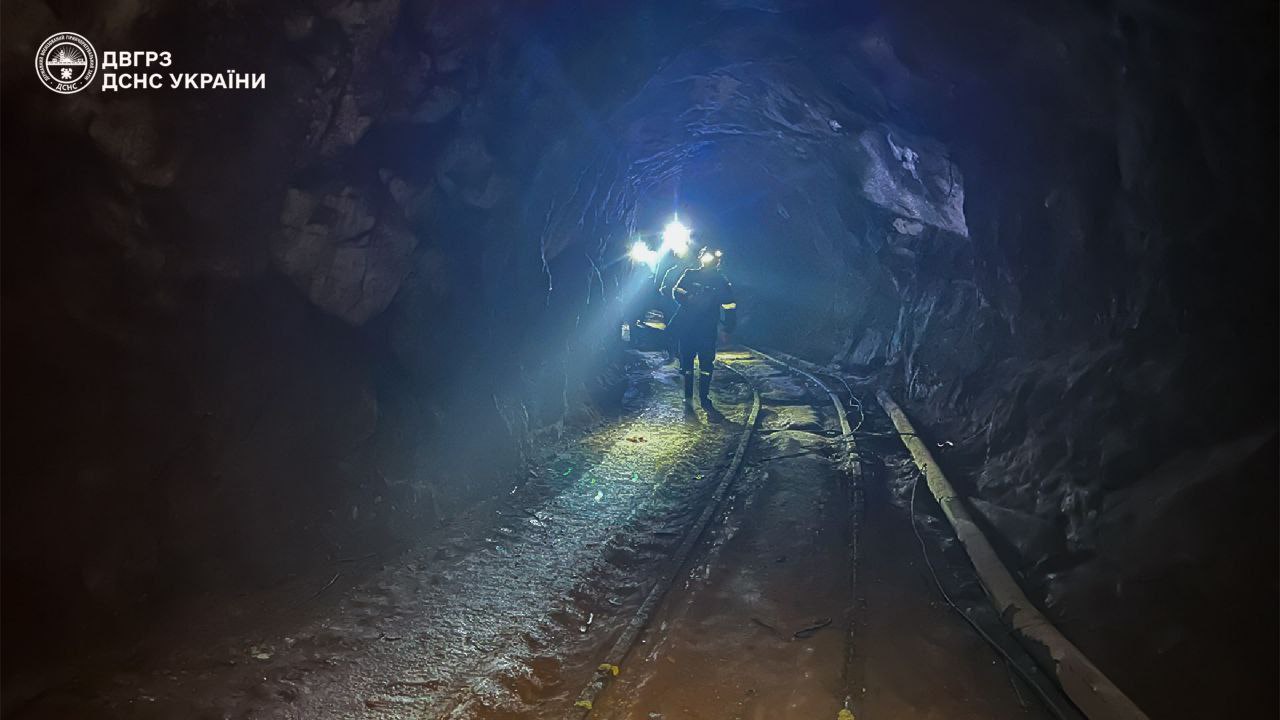 7 км пішки через підземні виробки: у Кривому Розі рятували шахтарів