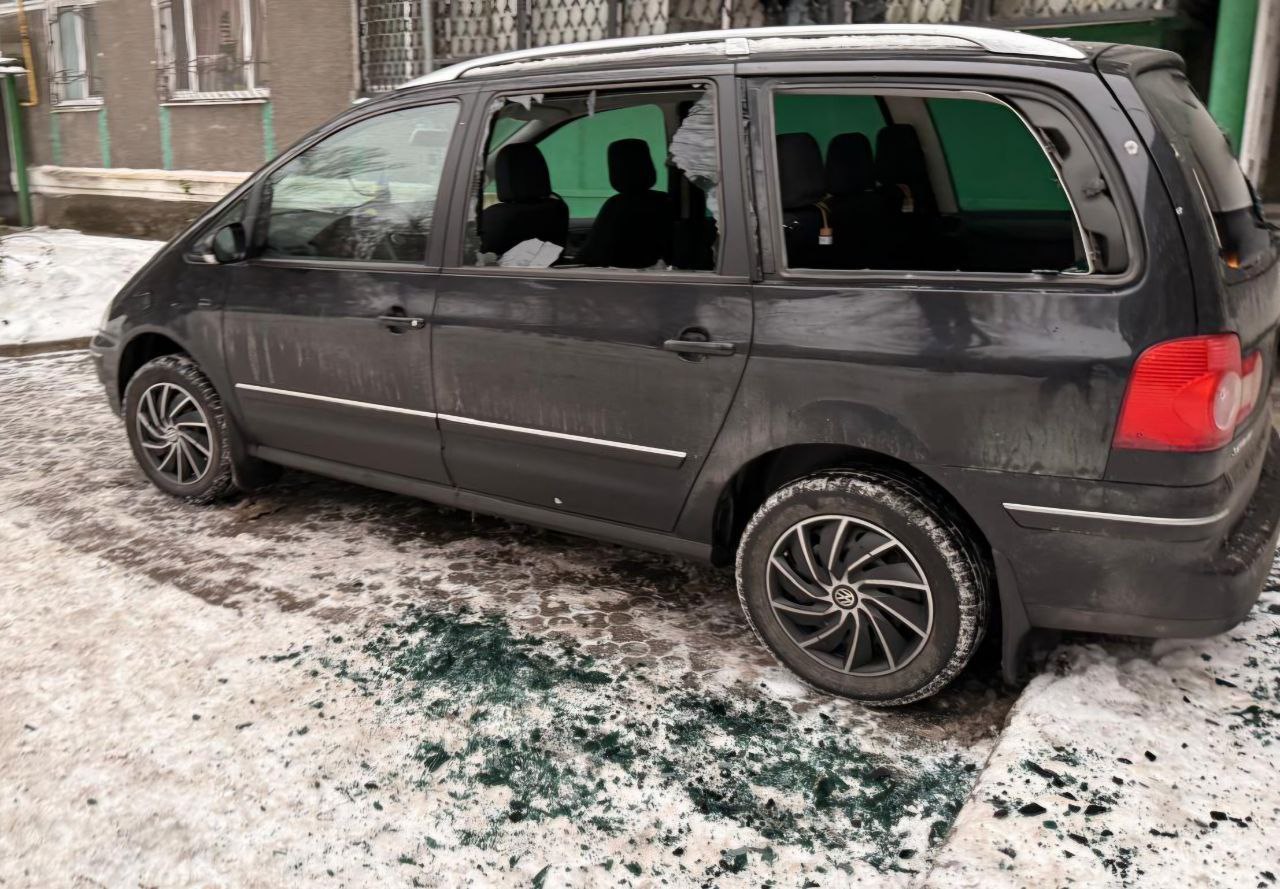 У Нікополі внаслідок ворожого обстрілу поранено 33-річну жінку, її госпіталізовано у важкому стані - 27.01.2026