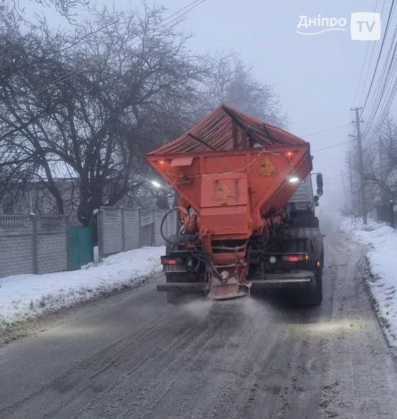 Через негоду в Дніпрі ускладнений рух транспорту та робота маршрутів - 28.01.2026