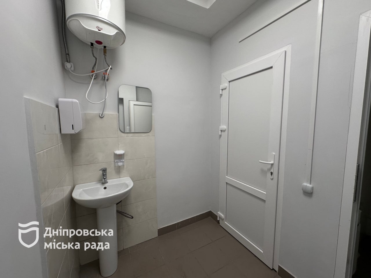 Медична допомога – без перерв: Дніпро відновив амбулаторію, пошкоджену ворожим обстрілом