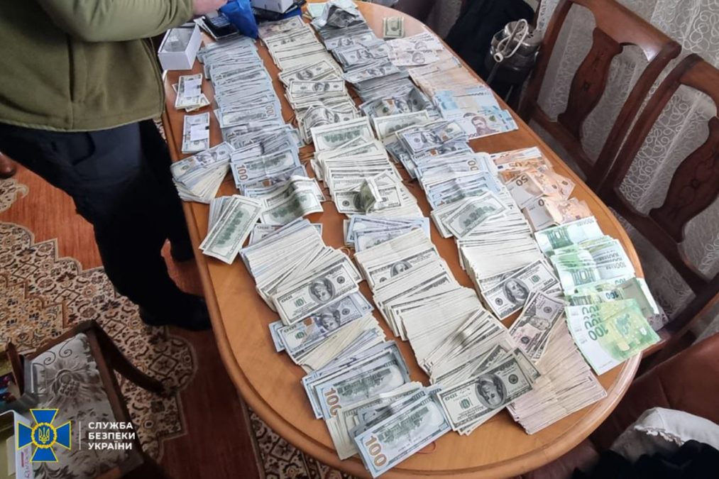 На Дніпропетровщині викрили схему ухилення від мобілізації: у голови ВЛК знайшли понад $300 тисяч