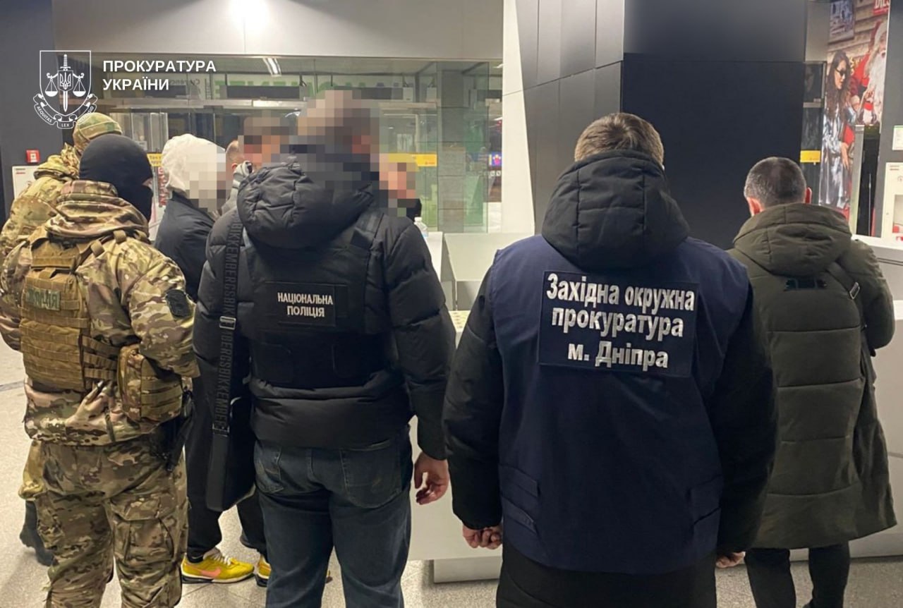 10 тисяч доларів за незаконний виїзд: у Дніпрі викрили організатора схеми переправлення через кордон - 23.01.2026