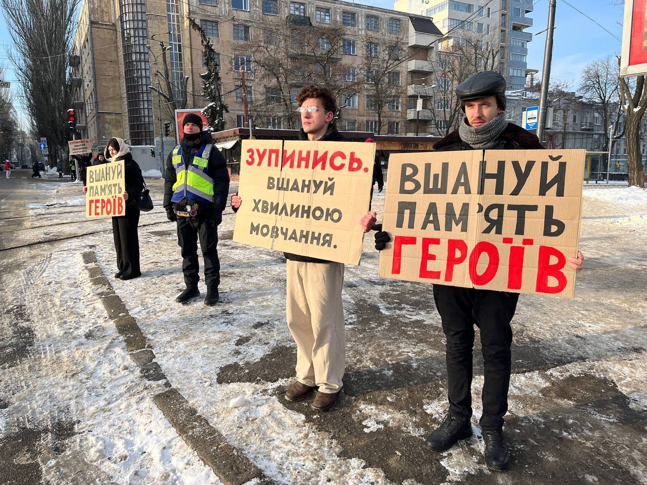 Молодь Дніпра провела хвилину мовчання до Дня пам’яті захисників Донецького аеропорту - 20.01.2026