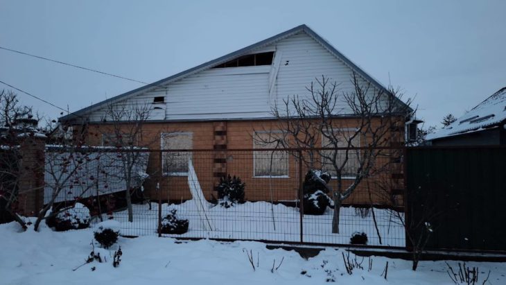 Наслідки обстрілу приватних будинків у Дніпропетровській області