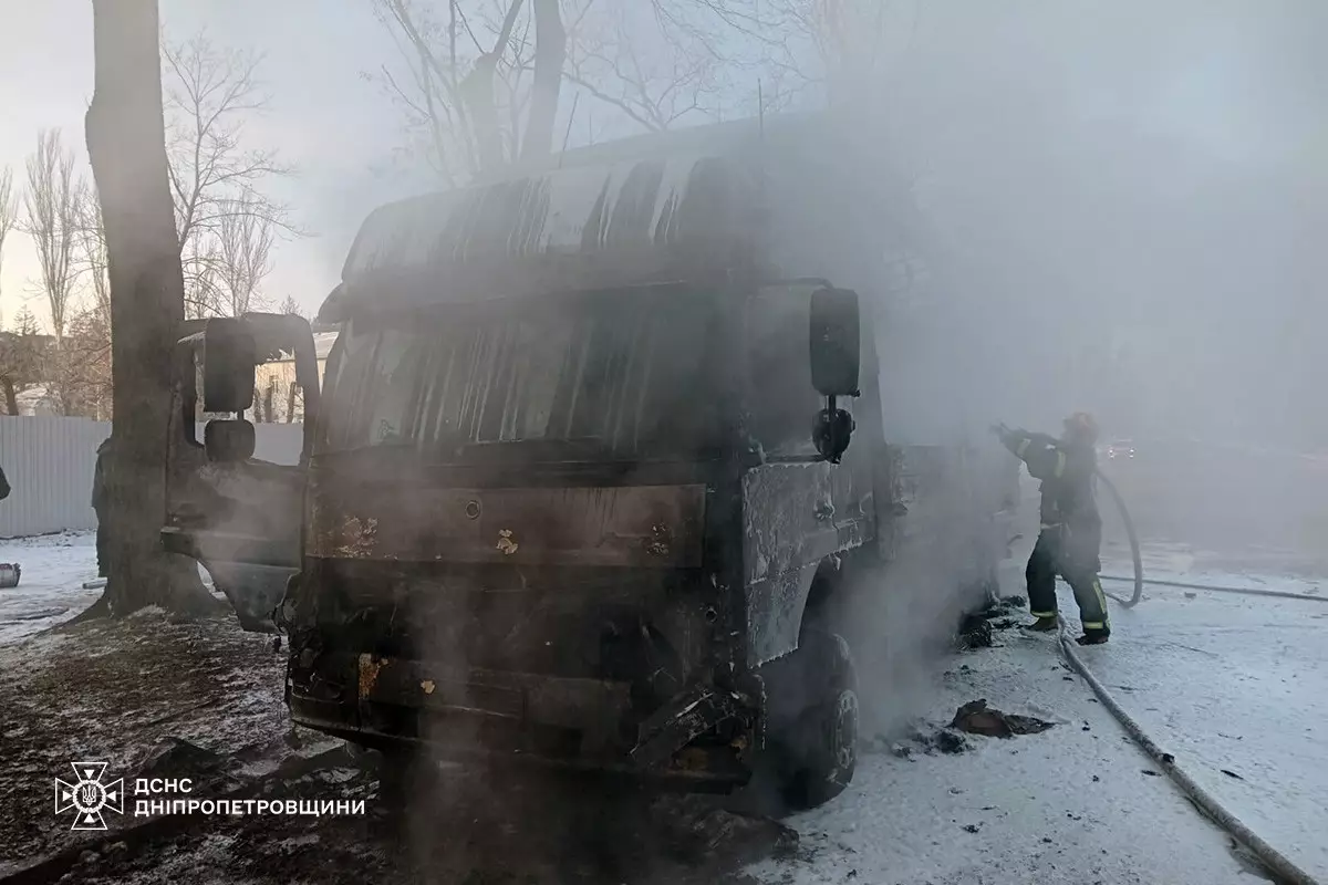 У Кривому Розі загорівся вантажний автомобіль - 12.01.2026
