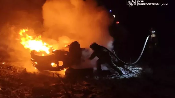 Перекинутий автомобіль після смертельної ДТП у Криворізькому районі