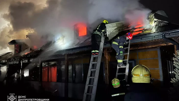 пожежа у двоповерховому будинку в Дніпрі