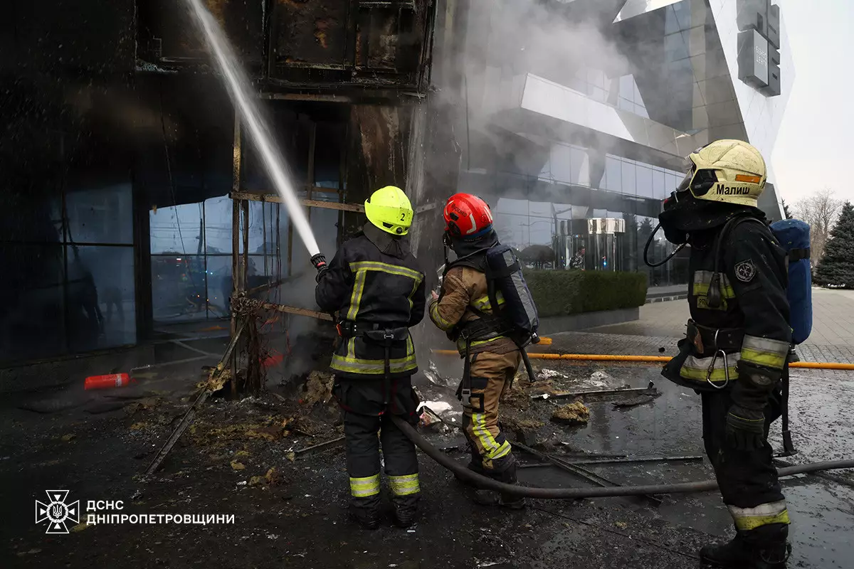 У центрі Дніпра зранку сталася пожежа в бізнес-центрі «Куб» - 05.02.2026