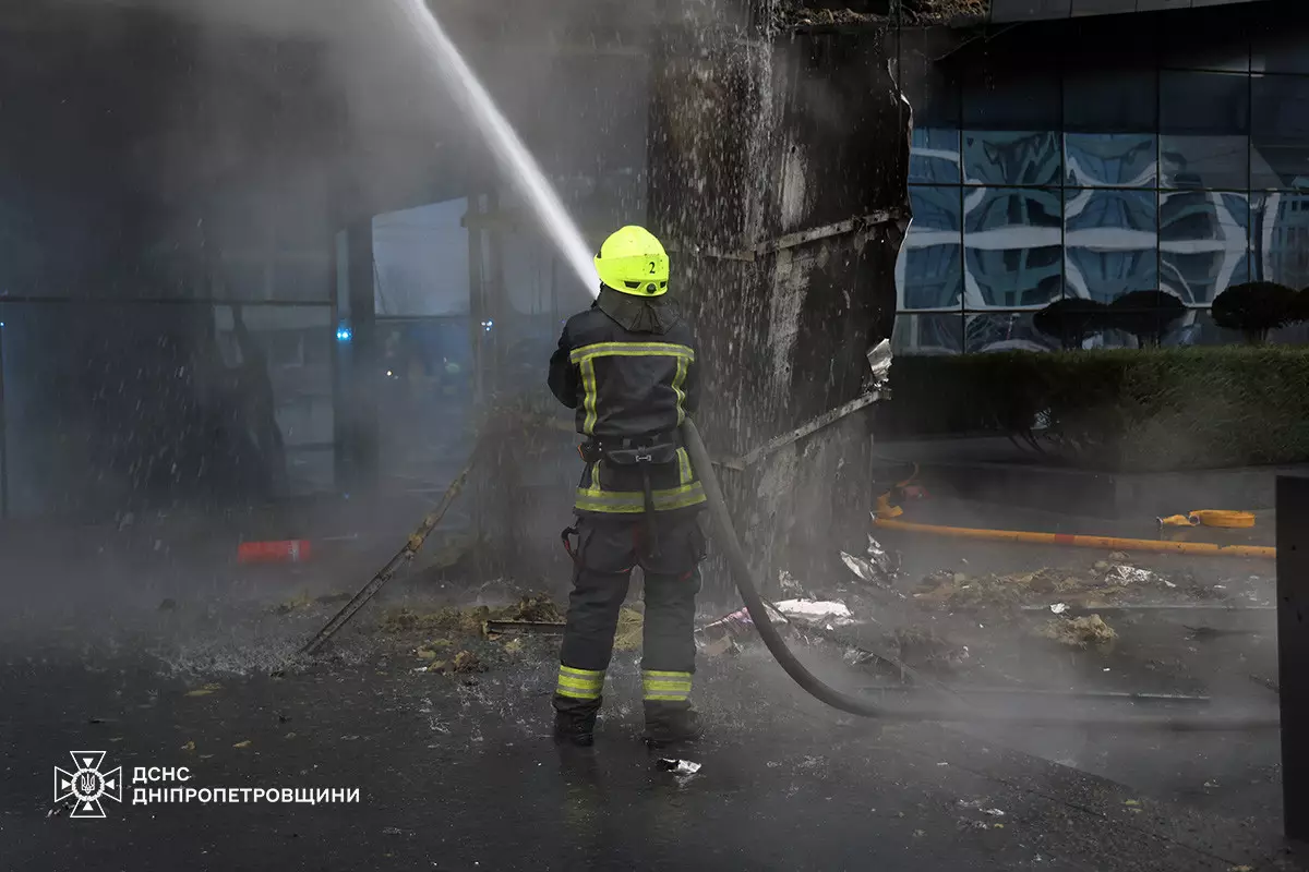 У центрі Дніпра зранку сталася пожежа в бізнес-центрі «Куб» - 05.02.2026